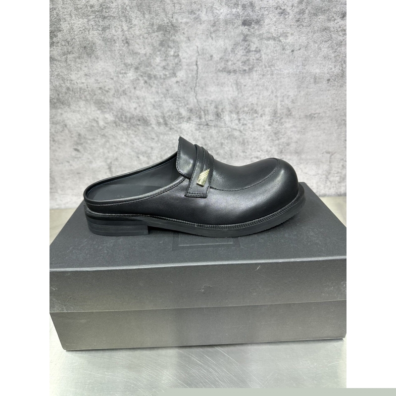 Pra*a leather shoes